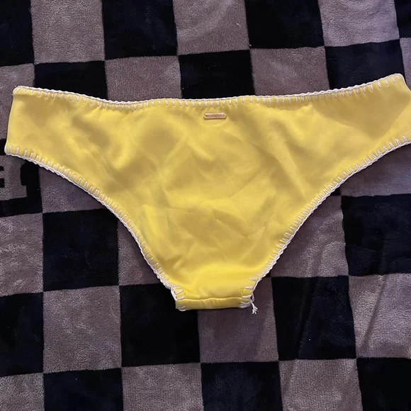 Victoria’s Secret Swimwear Yellow Kiawah Crochet 2 Piece Set Size Medium - Picture 6 of 11